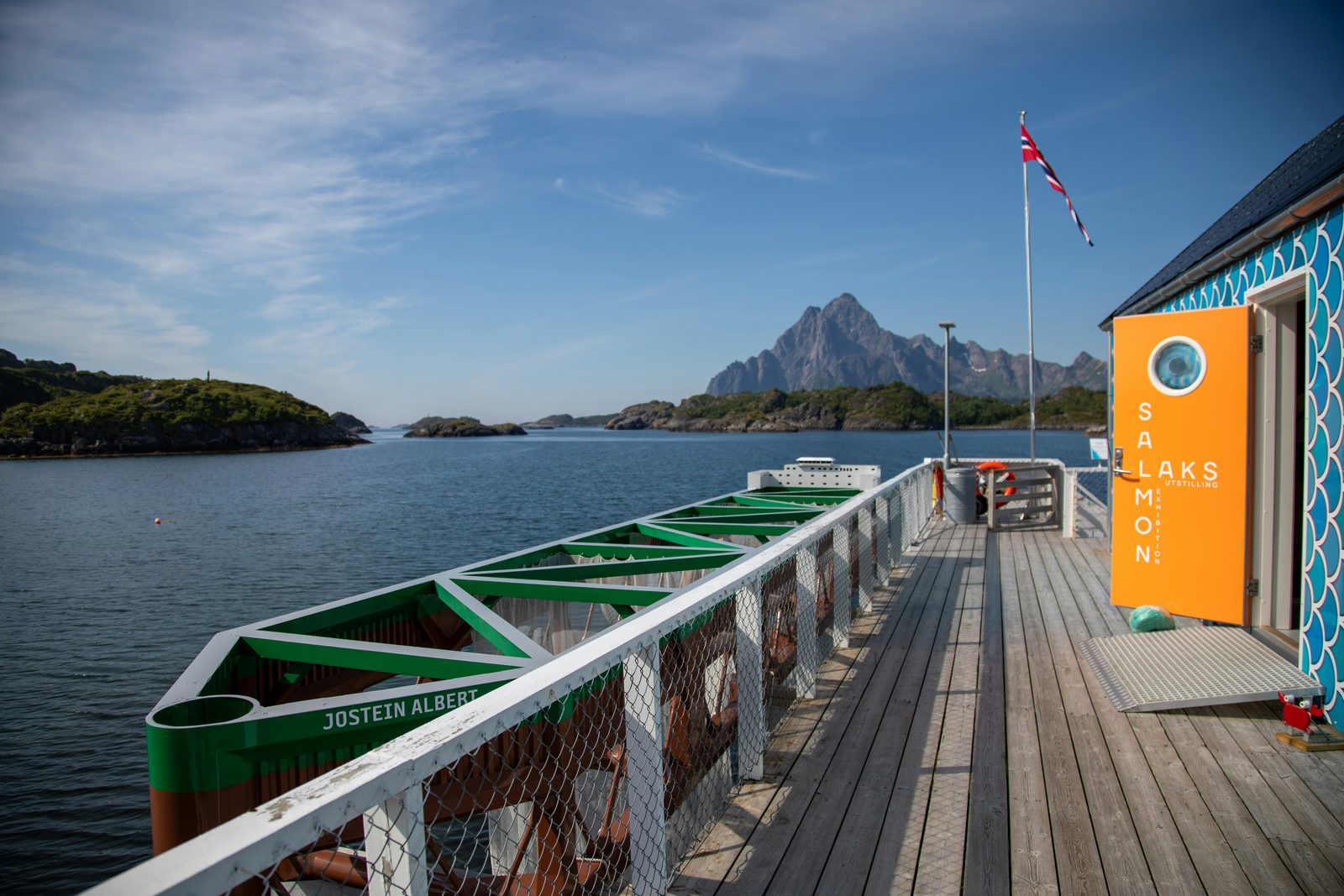Brygge ved en fjord i Nord-Norge